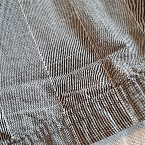 Gotcha men's size 40 shorts gray with white lines - Picture 6 of 6